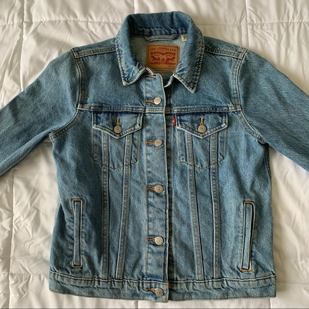 LEVI’S Light Wash Denim Jacket - Picture 5 of 6